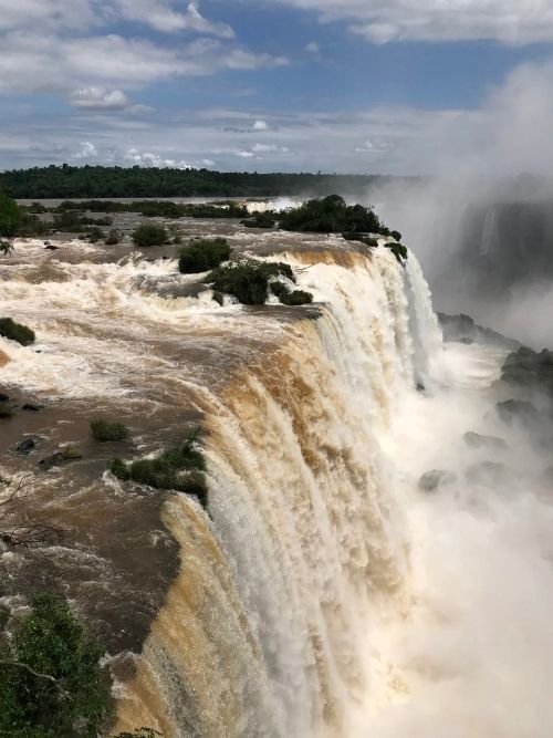 Travel women - Iguazu Falls
