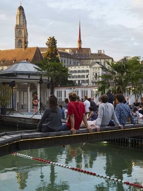 Travels women europe (1)