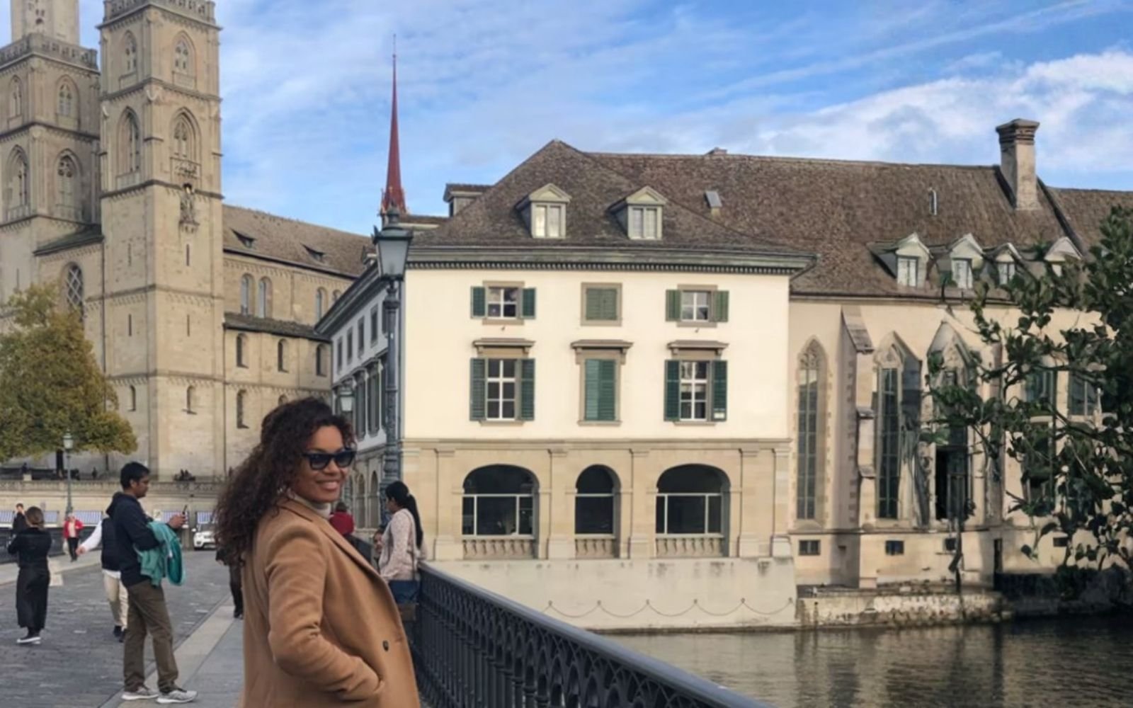 Women Travelers – Autumn